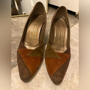 Vtg Bruno Magli Suede Pumps